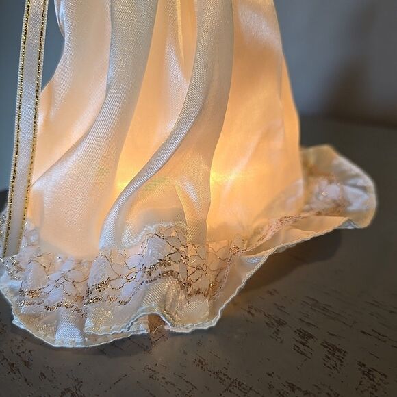 Vintage Christmas Angel Tree Topper Light Up Wings Candle White Gown - Picture 5 of 6